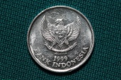 Индонезия 100 рупий 1999 года